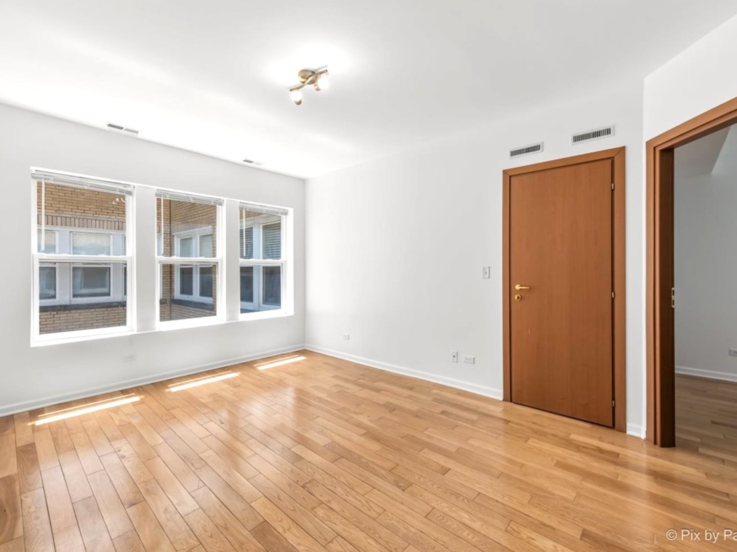 4754 N ALBANY Avenue Unit: 2