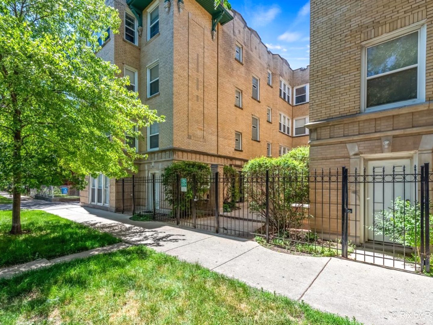 4754 N ALBANY Avenue Unit: 2
