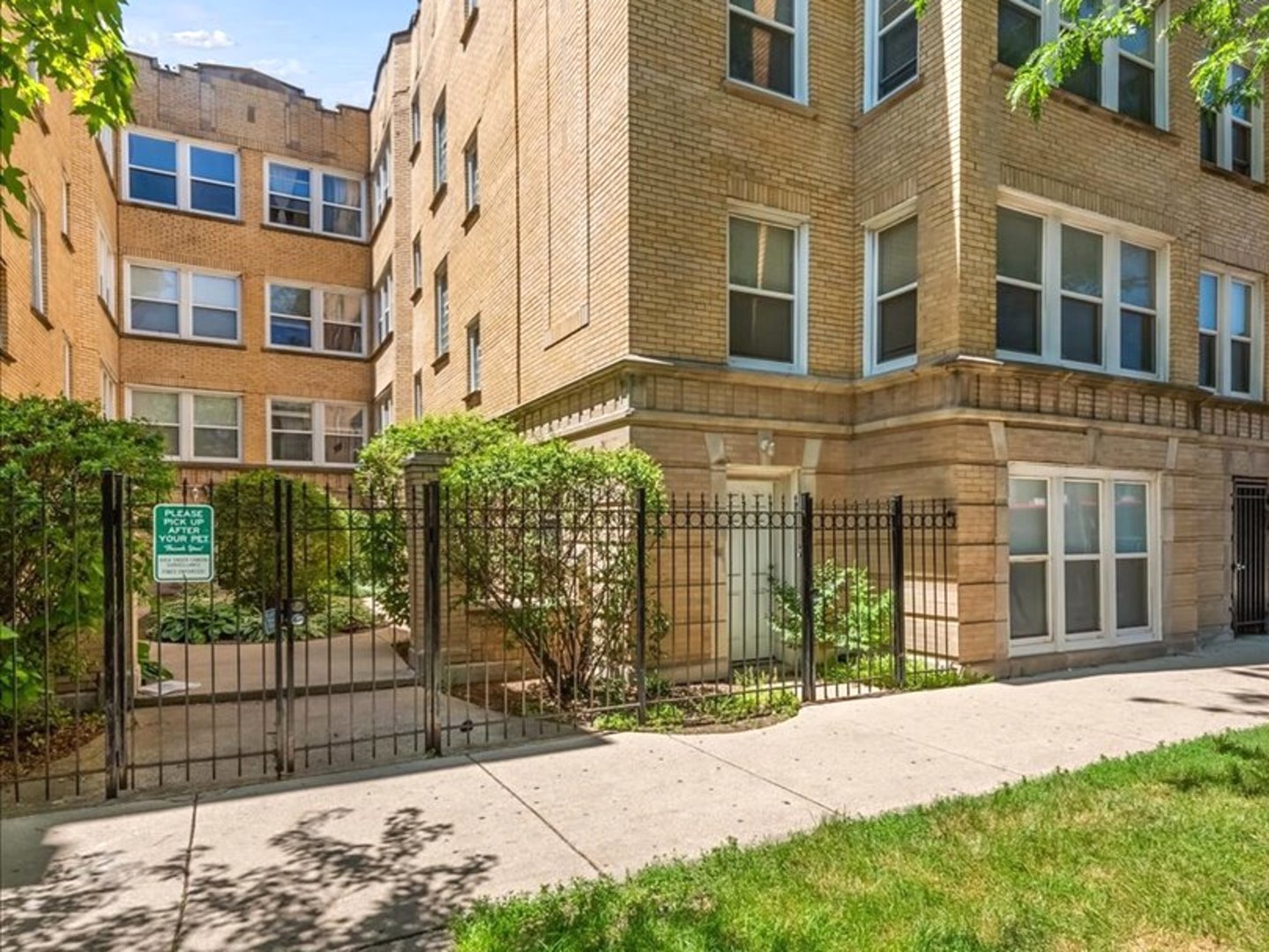 4754 N ALBANY Avenue Unit: 2