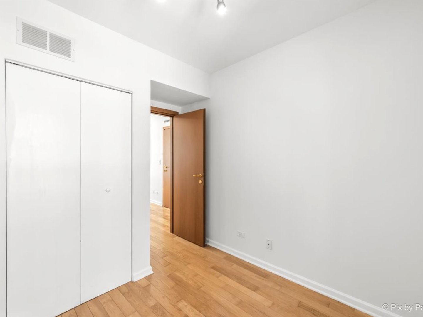 4754 N ALBANY Avenue Unit: 2