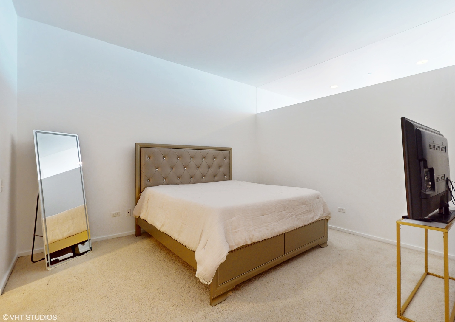 65 E MONROE Street Unit: 4422