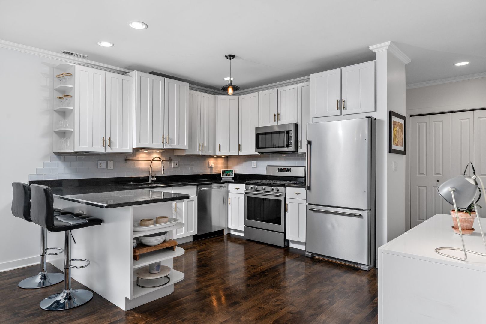 2119 N Damen Avenue Unit: 4