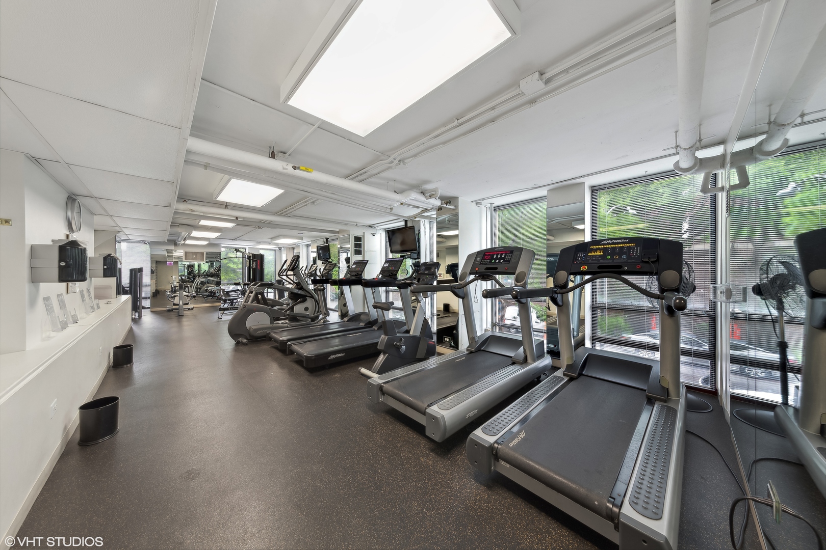 1660 N La Salle Drive Unit: 2402