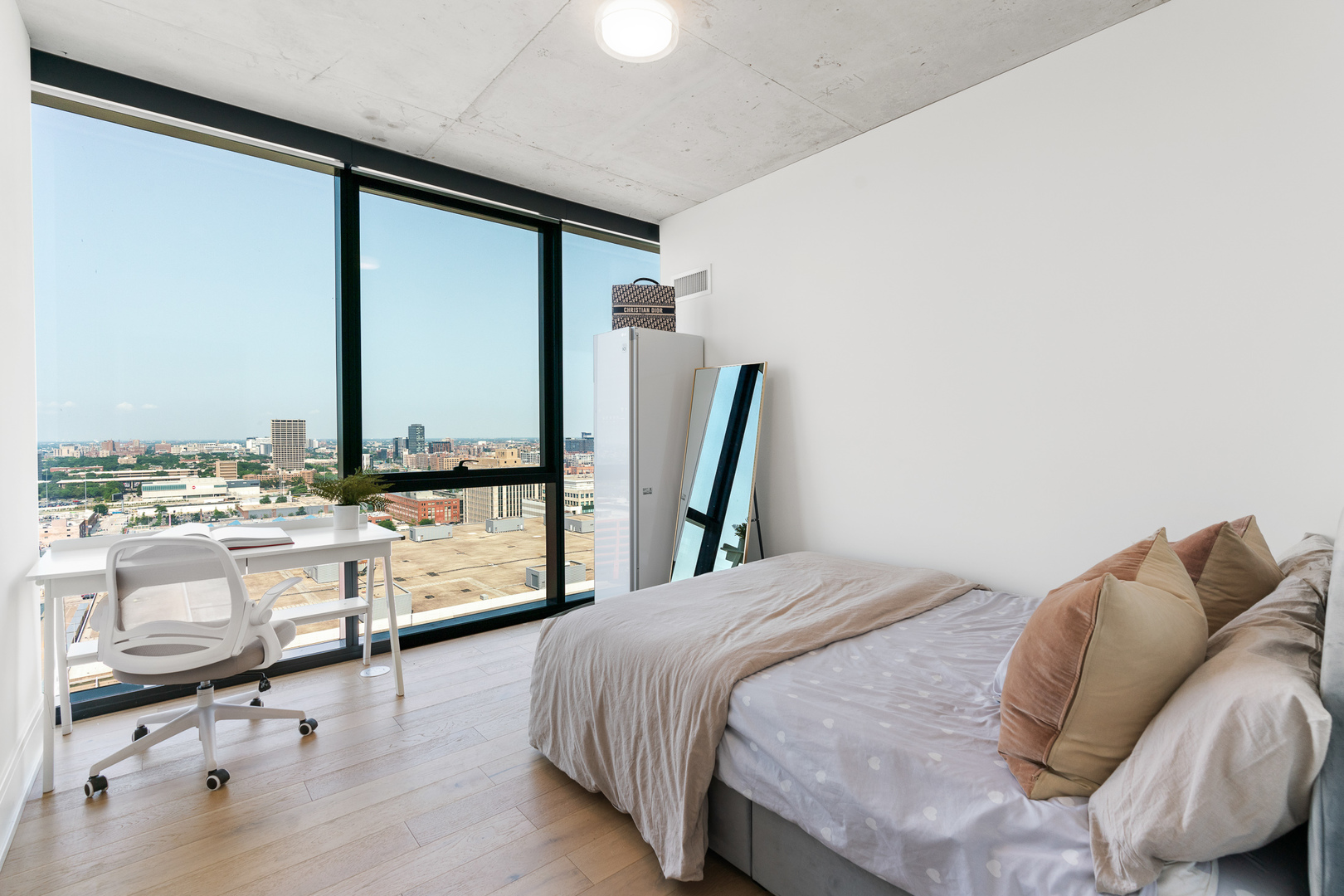 234 W Polk Street Unit: 2402