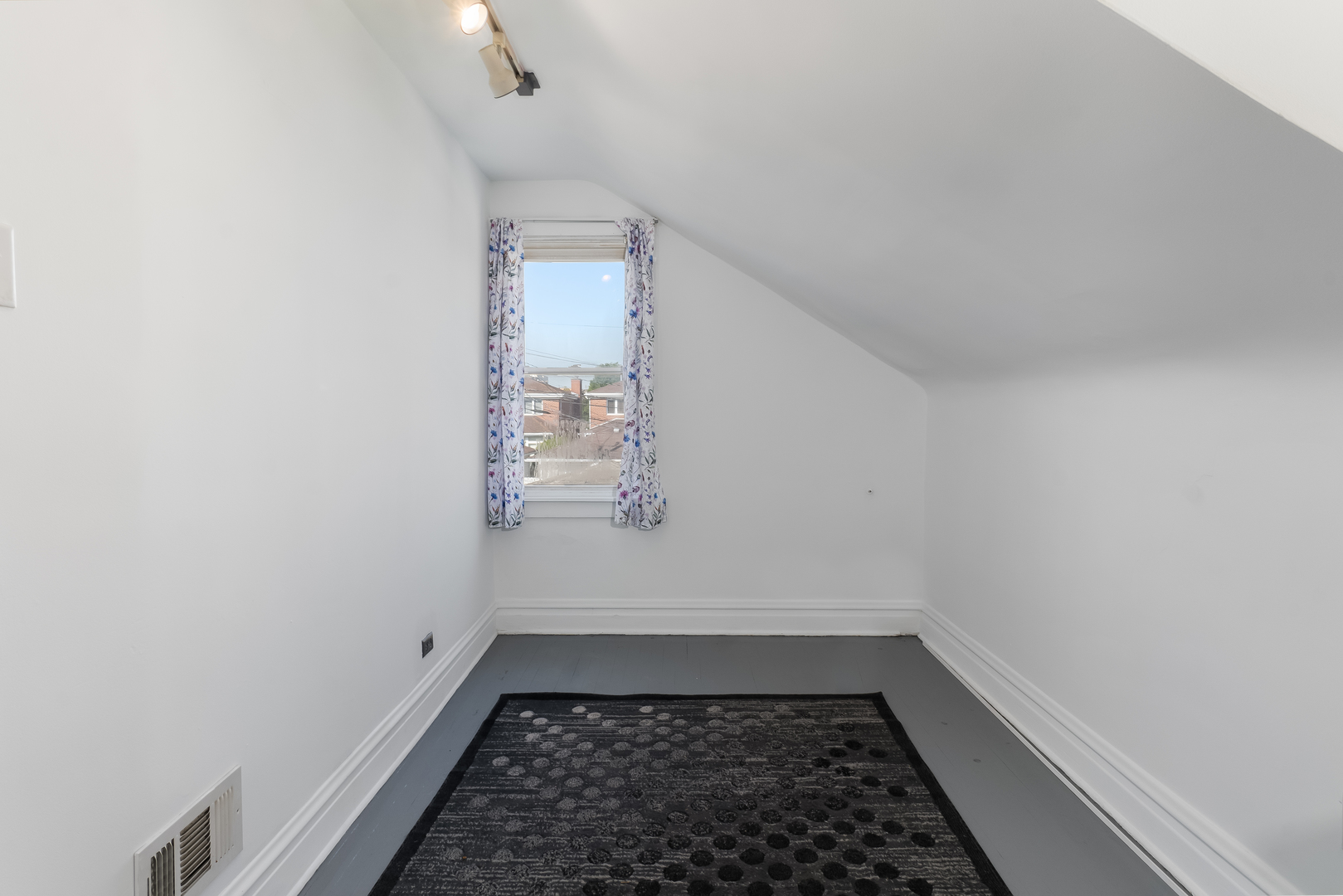 4010 N Octavia Avenue