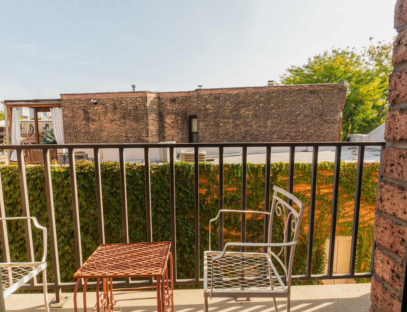 2333 N Geneva Terrace Unit: 4A