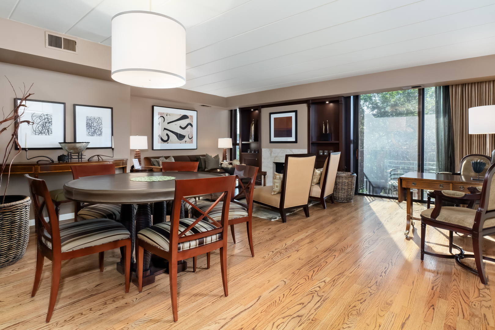 2333 N Geneva Terrace Unit: 4A