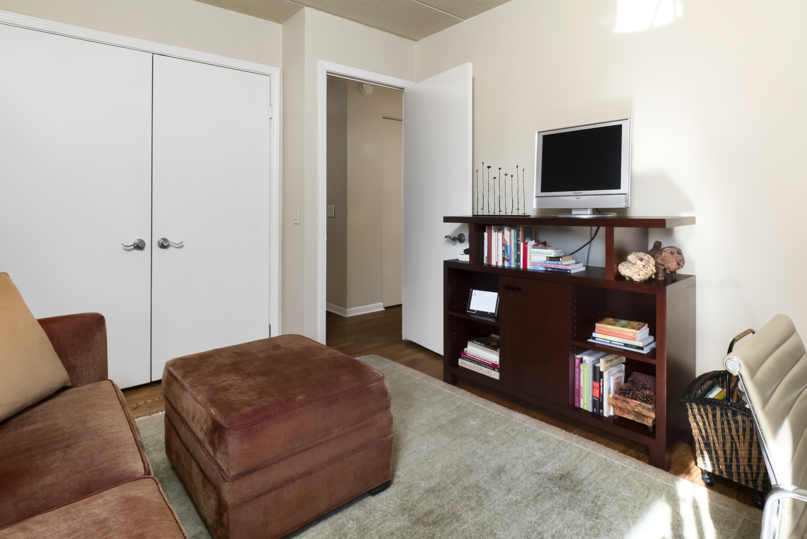 2333 N Geneva Terrace Unit: 4A