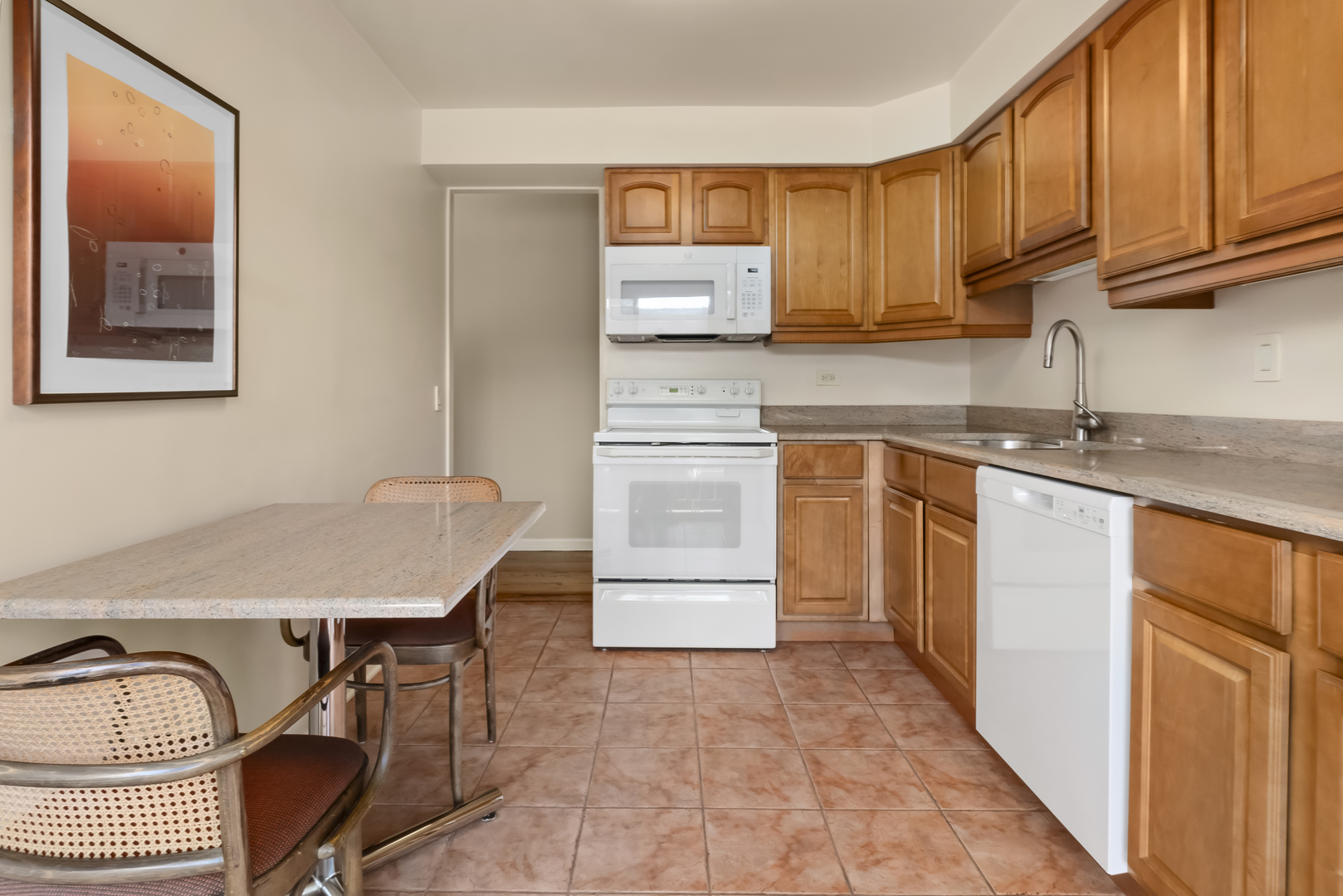2333 N Geneva Terrace Unit: 4A