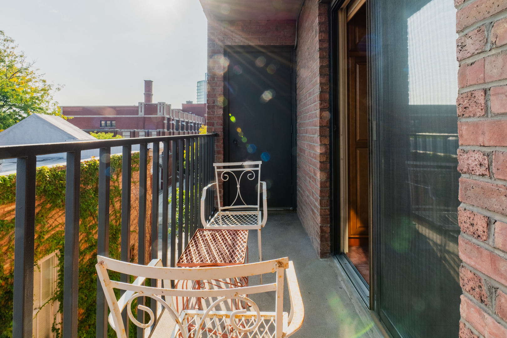2333 N Geneva Terrace Unit: 4A