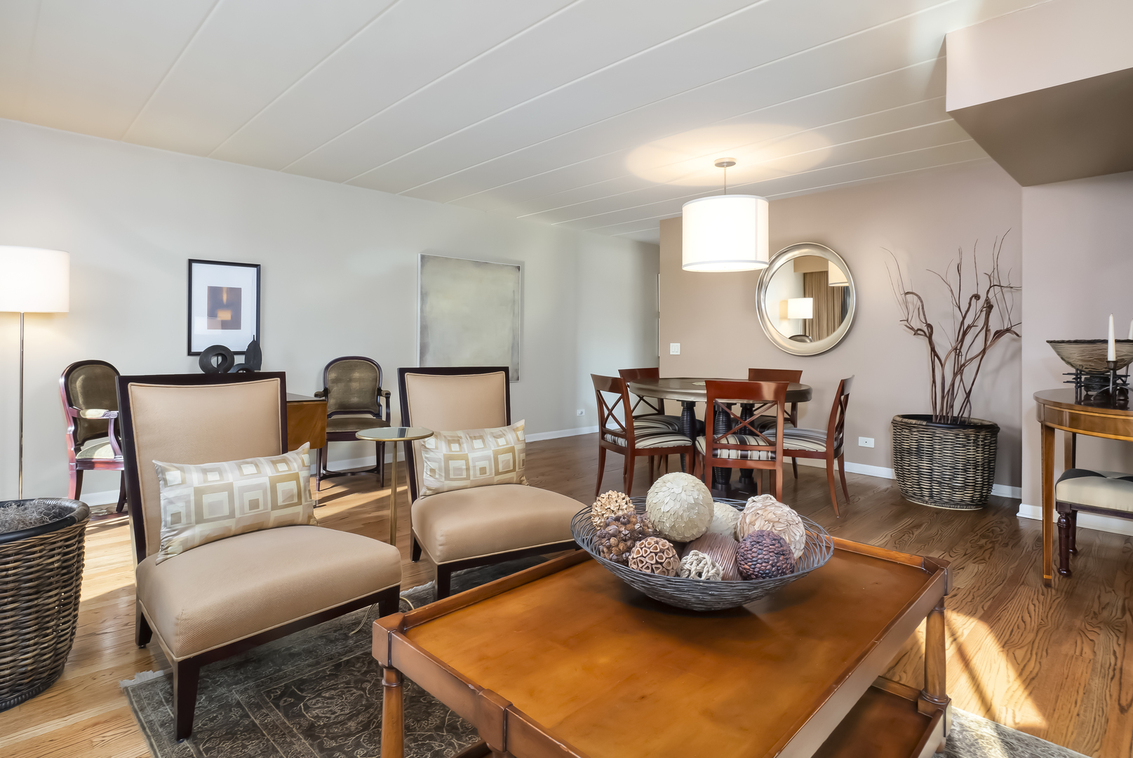 2333 N Geneva Terrace Unit: 4A
