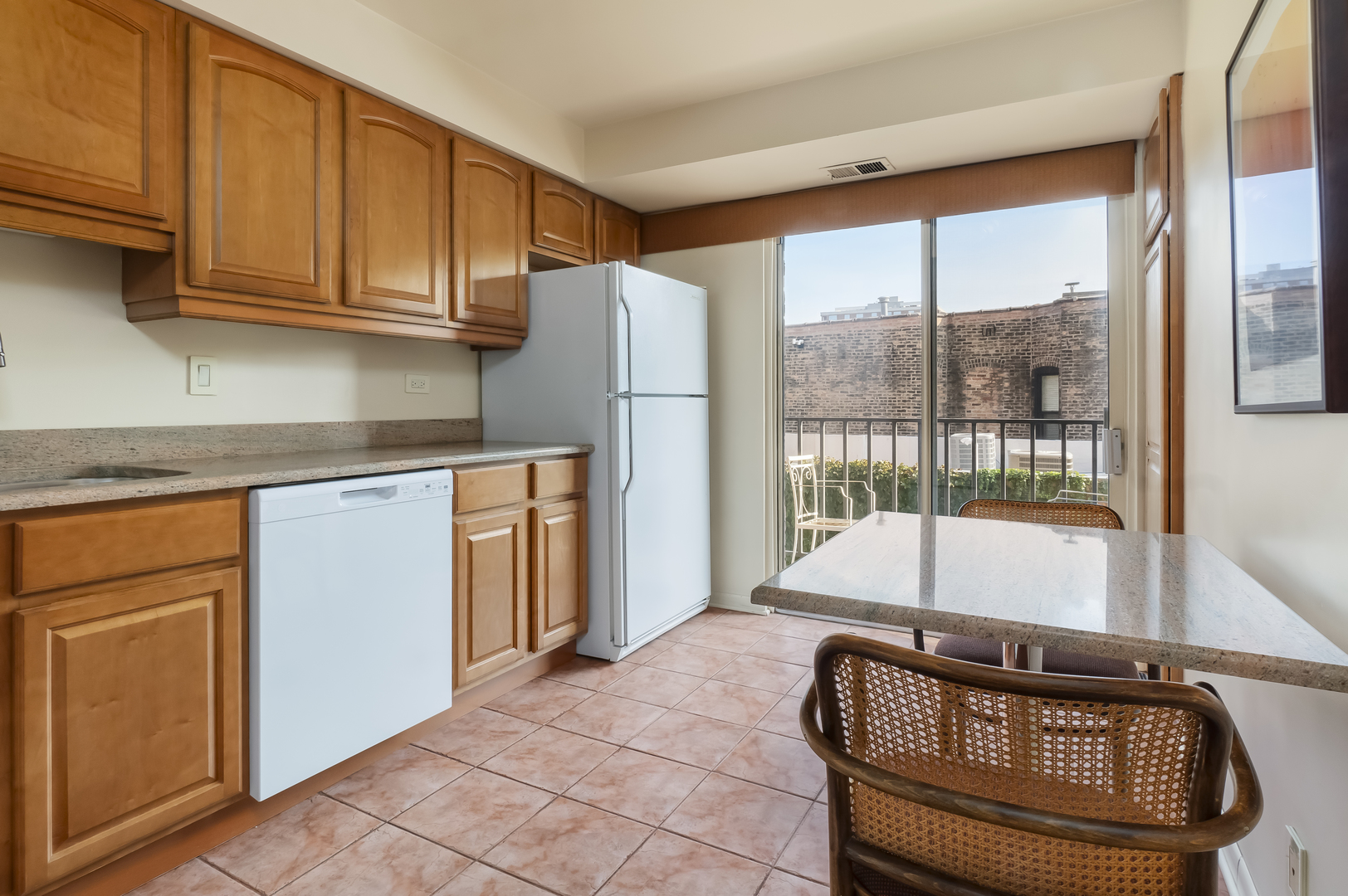 2333 N Geneva Terrace Unit: 4A