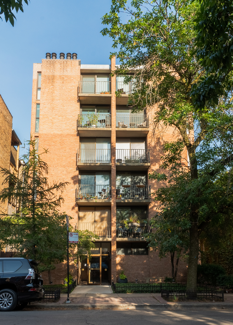 2333 N Geneva Terrace Unit: 4A