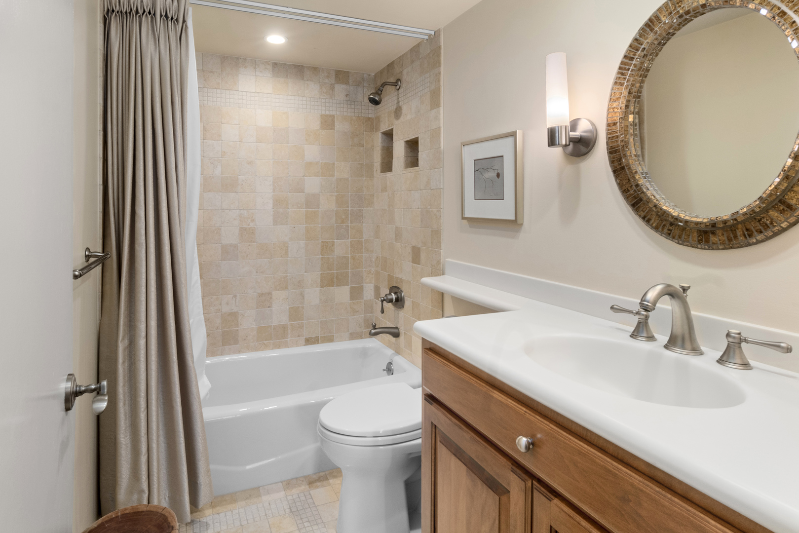 2333 N Geneva Terrace Unit: 4A