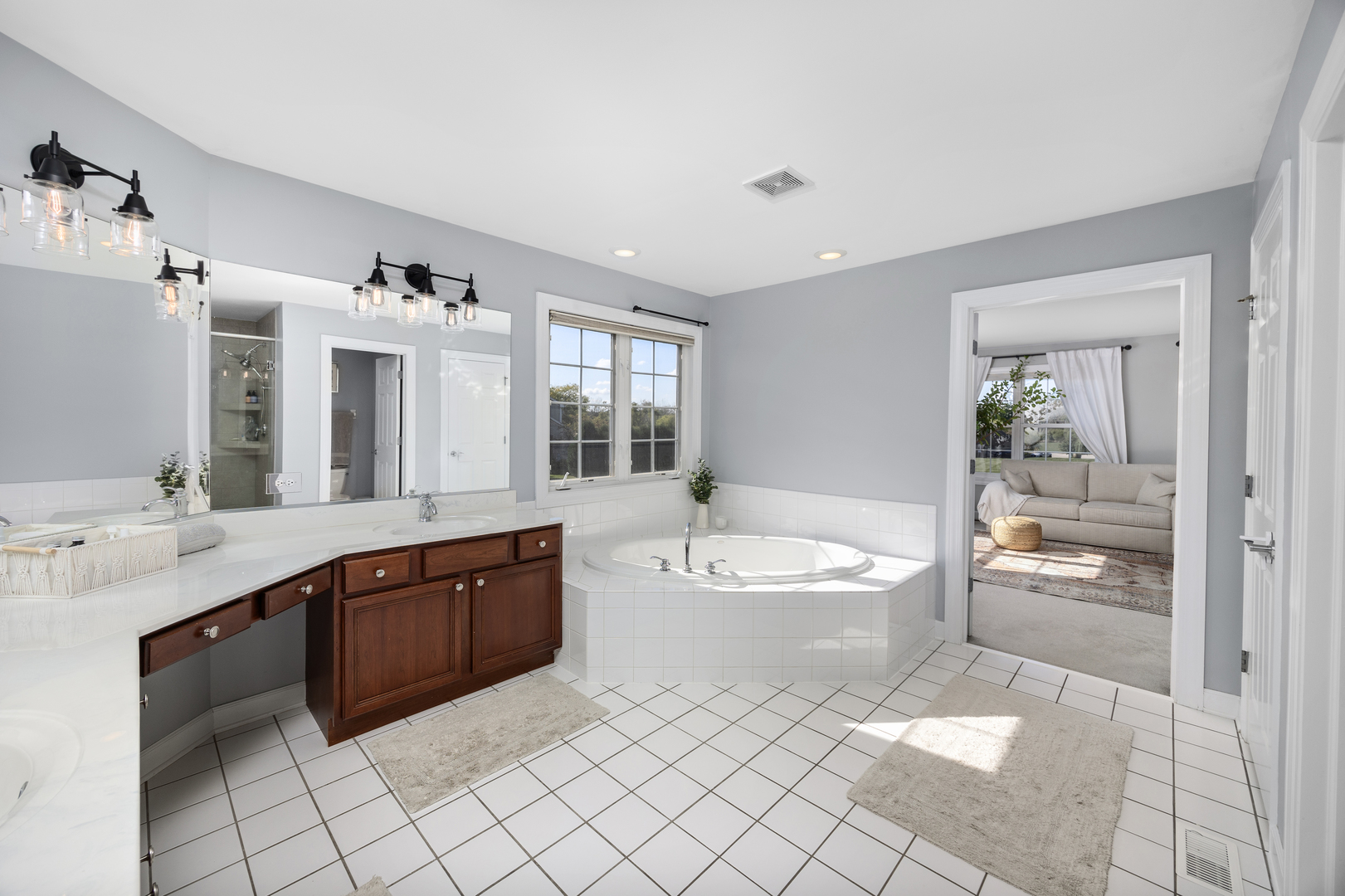 2 Hawthorn Grove Circle
