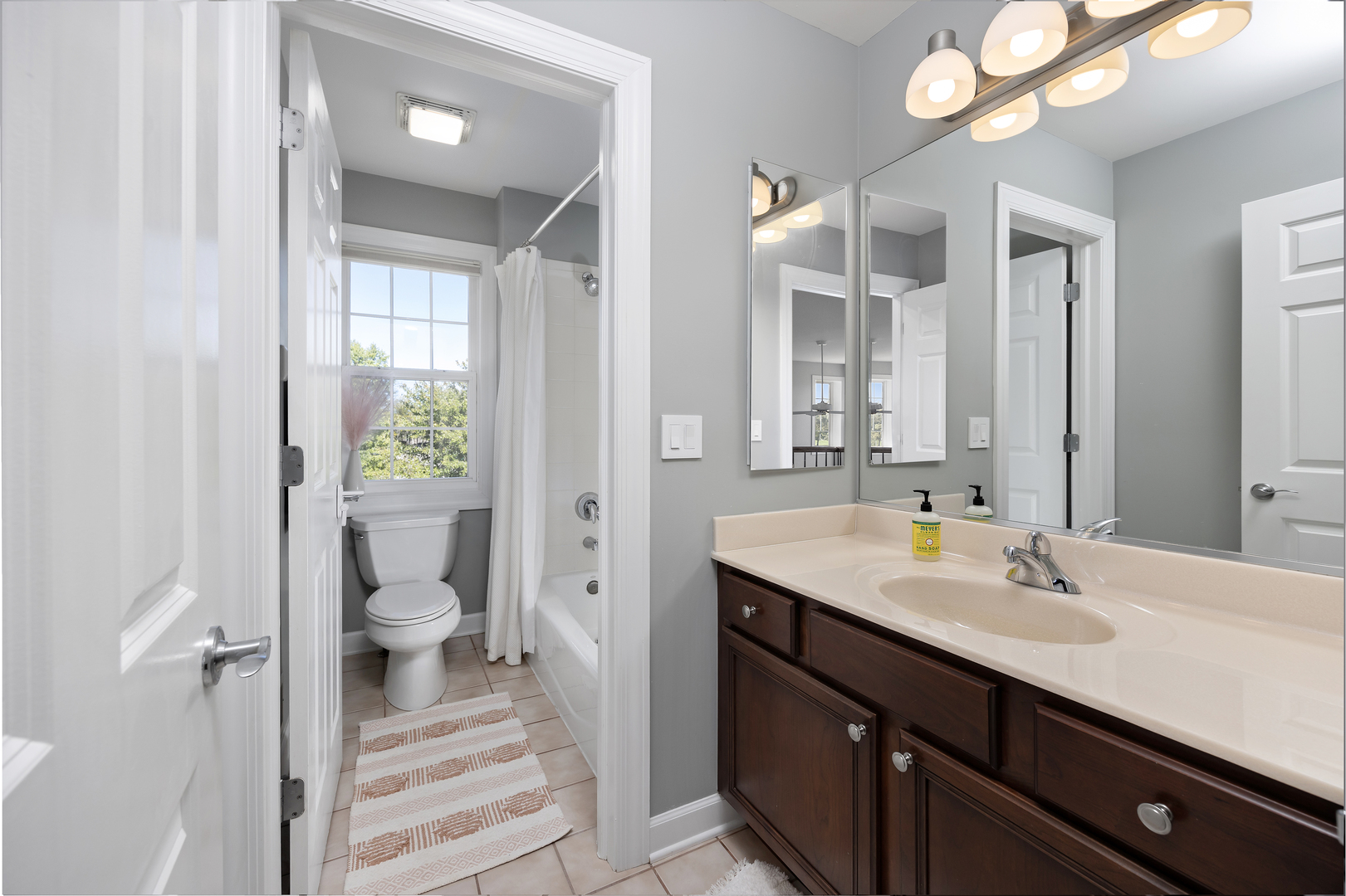 2 Hawthorn Grove Circle