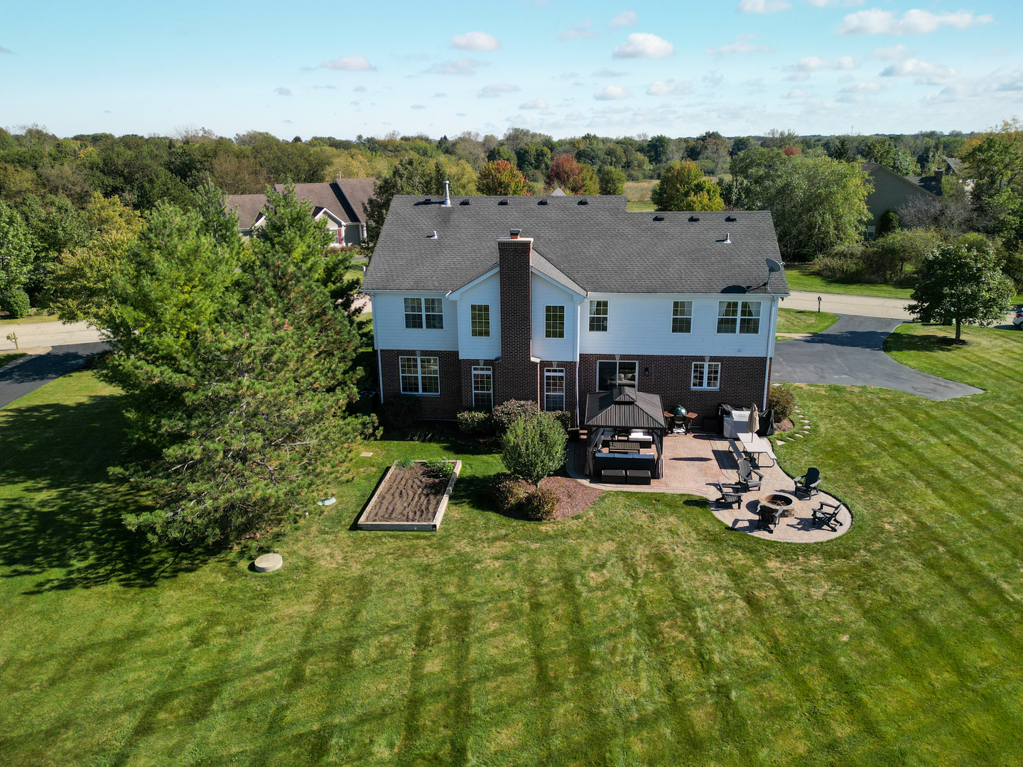 2 Hawthorn Grove Circle