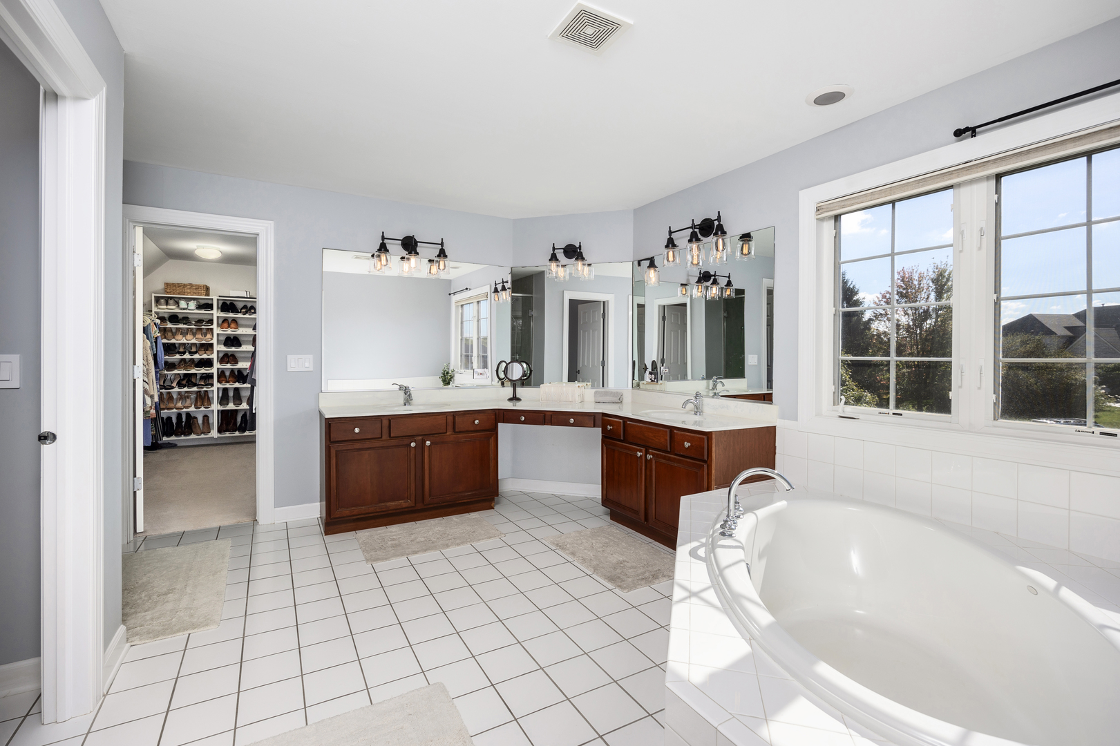 2 Hawthorn Grove Circle