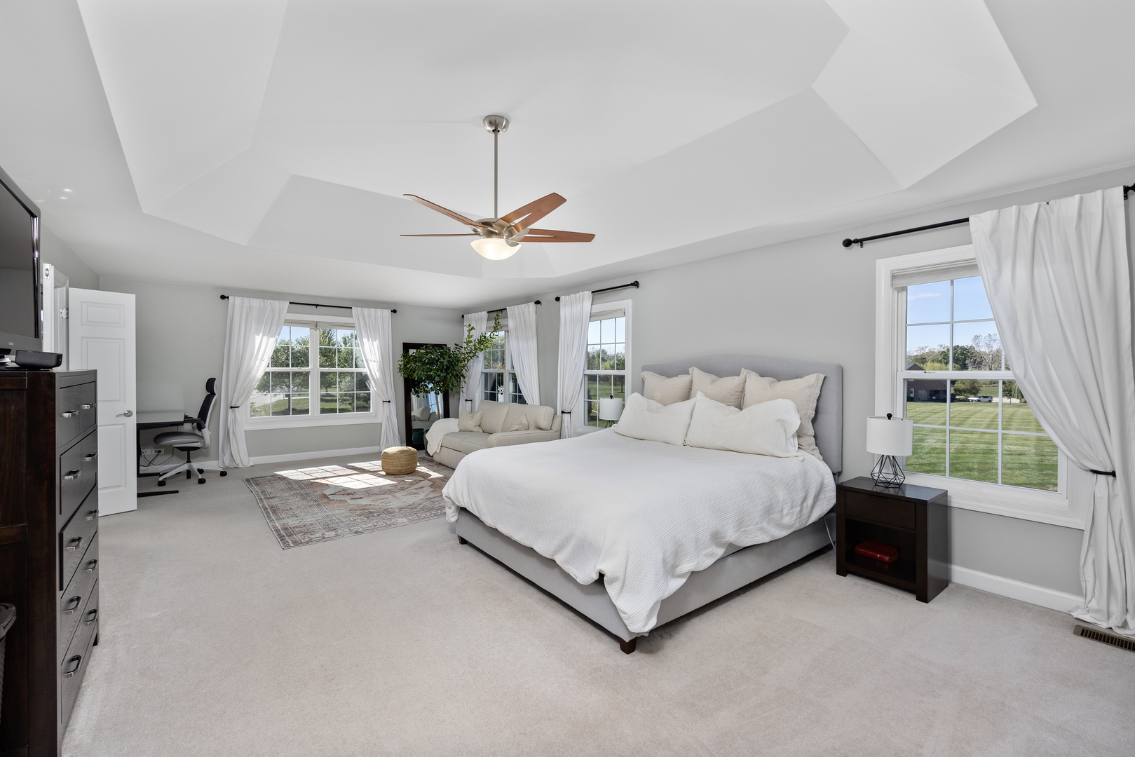 2 Hawthorn Grove Circle
