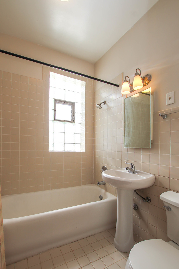 6630 N Newgard Avenue Unit: 3