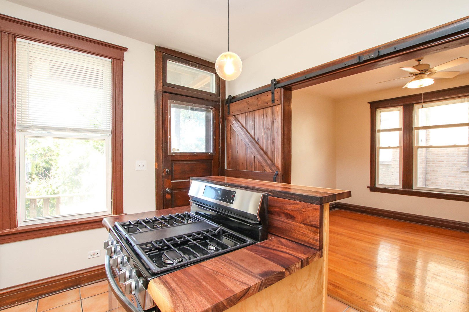 6630 N Newgard Avenue Unit: 3