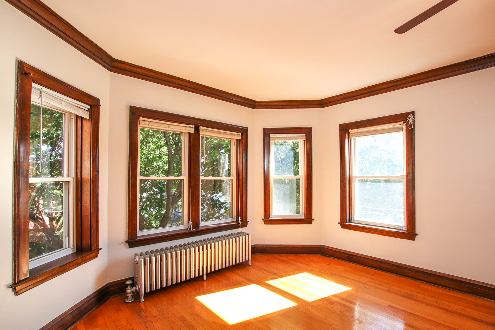 6630 N Newgard Avenue Unit: 3