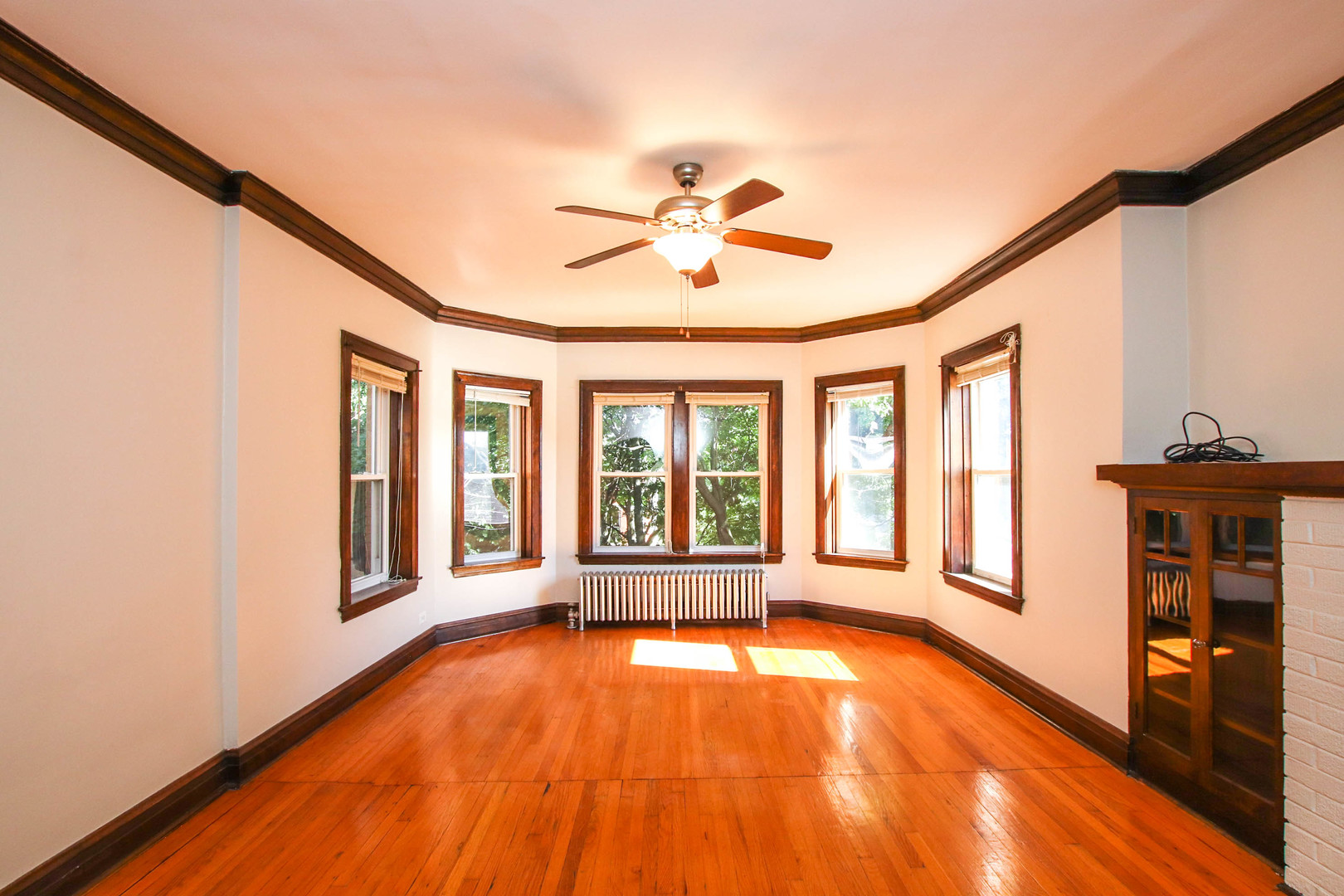 6630 N Newgard Avenue Unit: 3