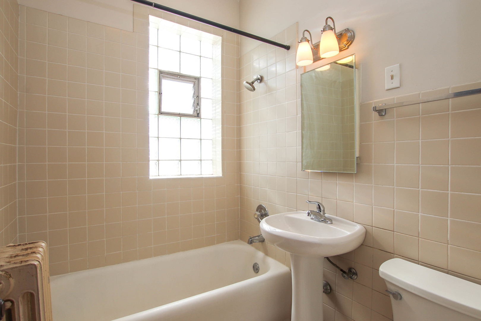 6630 N Newgard Avenue Unit: 3