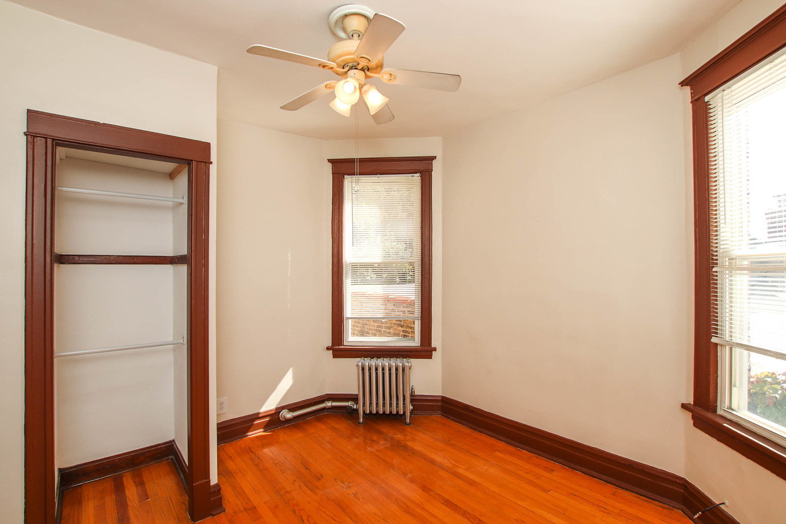 6630 N Newgard Avenue Unit: 3