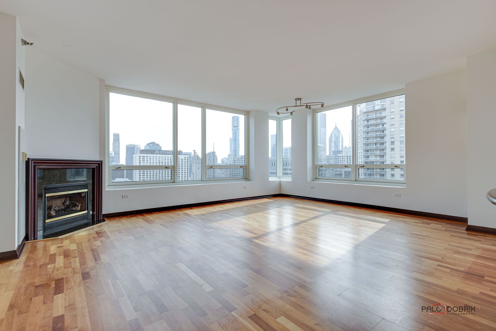 33 W ONTARIO Street Unit: 42B