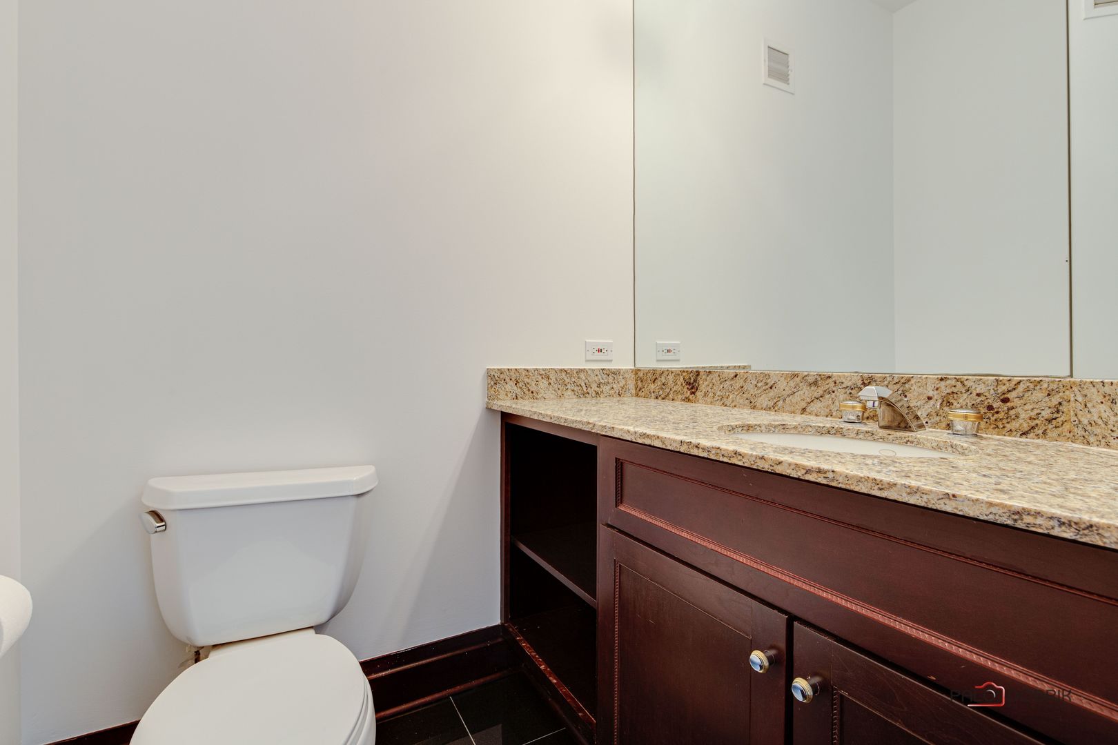 33 W ONTARIO Street Unit: 42B