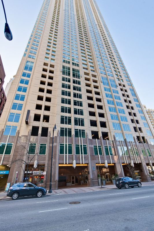 33 W ONTARIO Street Unit: 42B