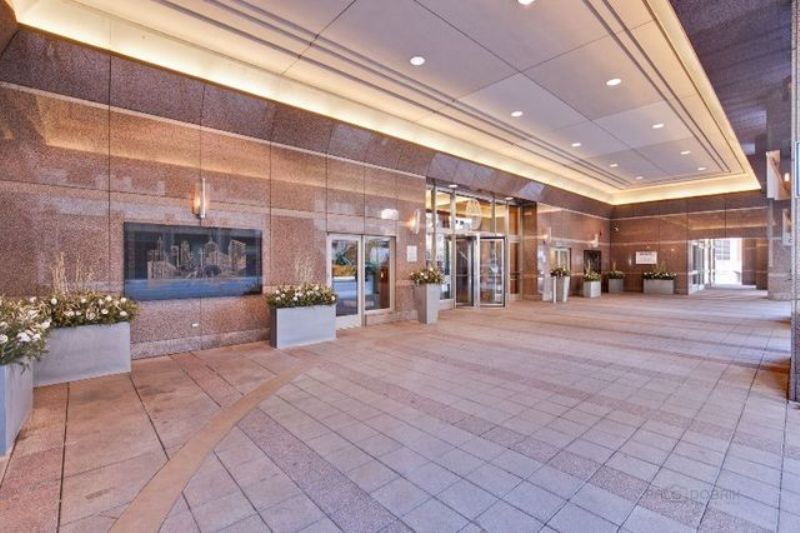 33 W ONTARIO Street Unit: 42B