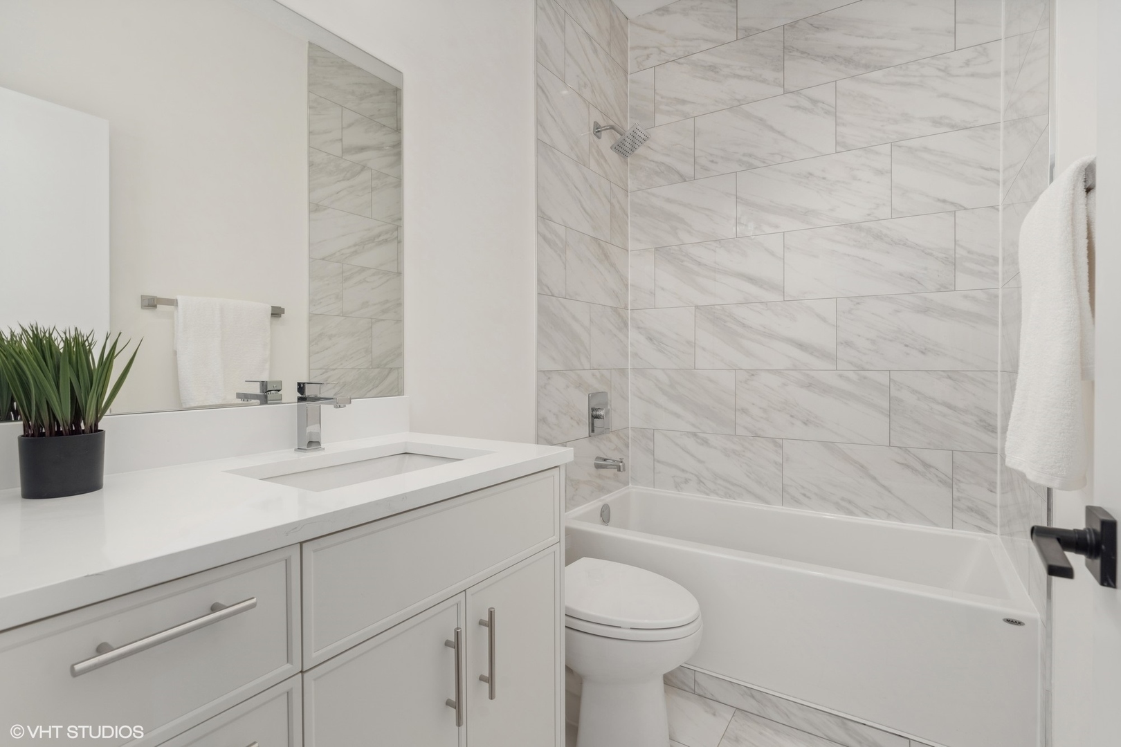 3341 N Sheffield Avenue Unit: 1N