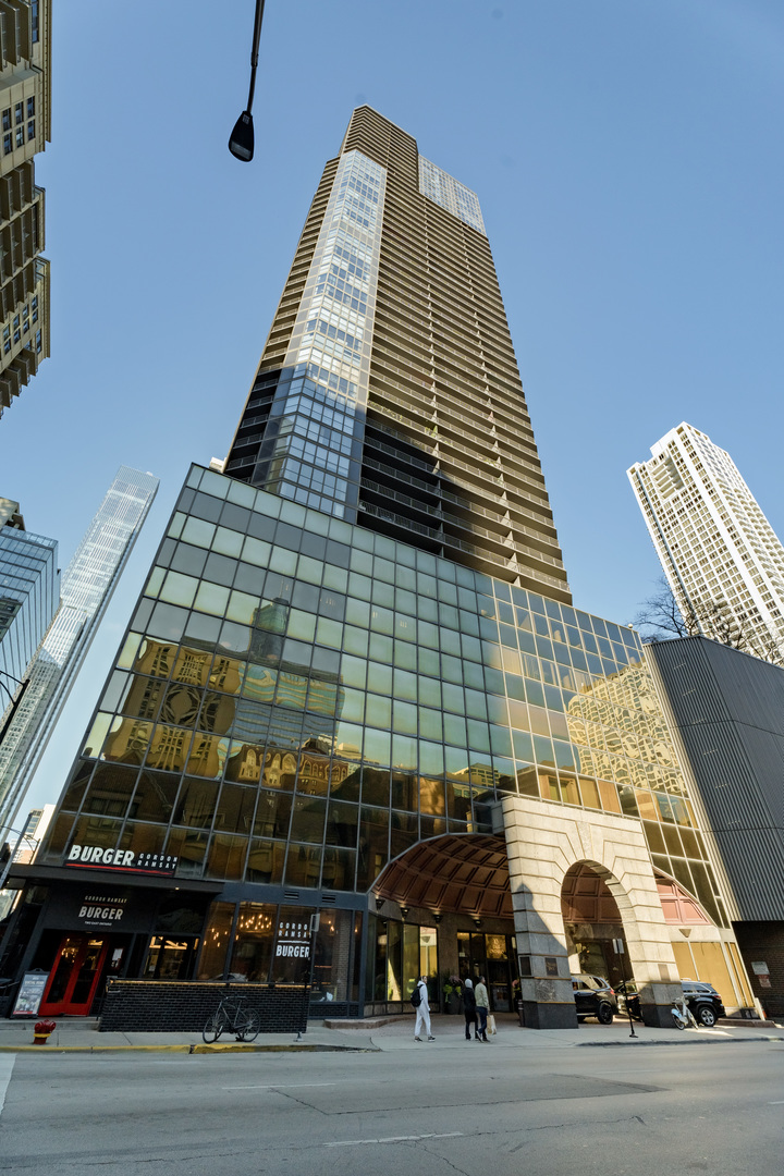 10 E Ontario Street Unit: 3502