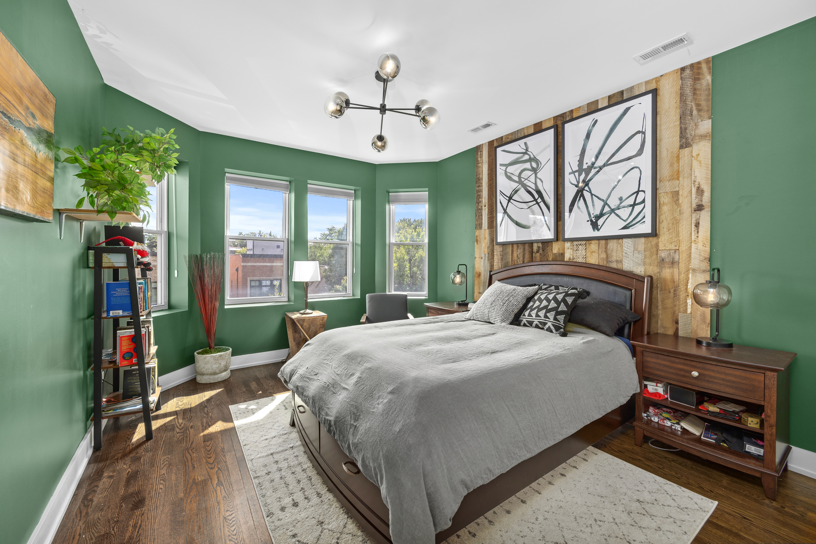 2430 N Washtenaw Avenue Unit: 3S