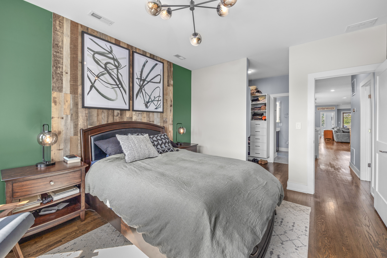 2430 N Washtenaw Avenue Unit: 3S
