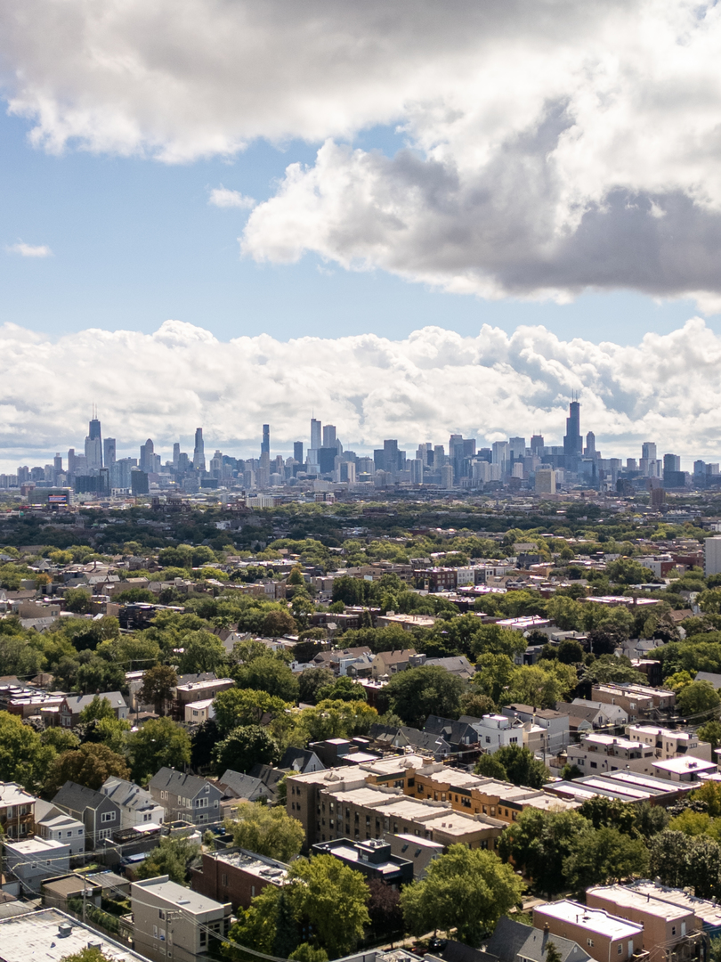 2430 N Washtenaw Avenue Unit: 3S