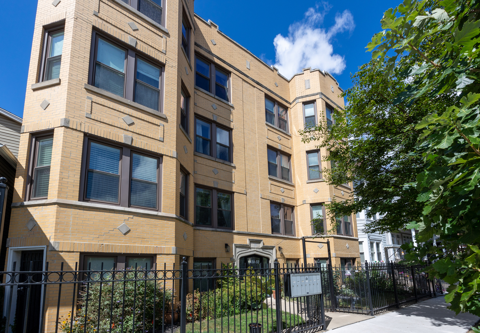 2430 N Washtenaw Avenue Unit: 3S