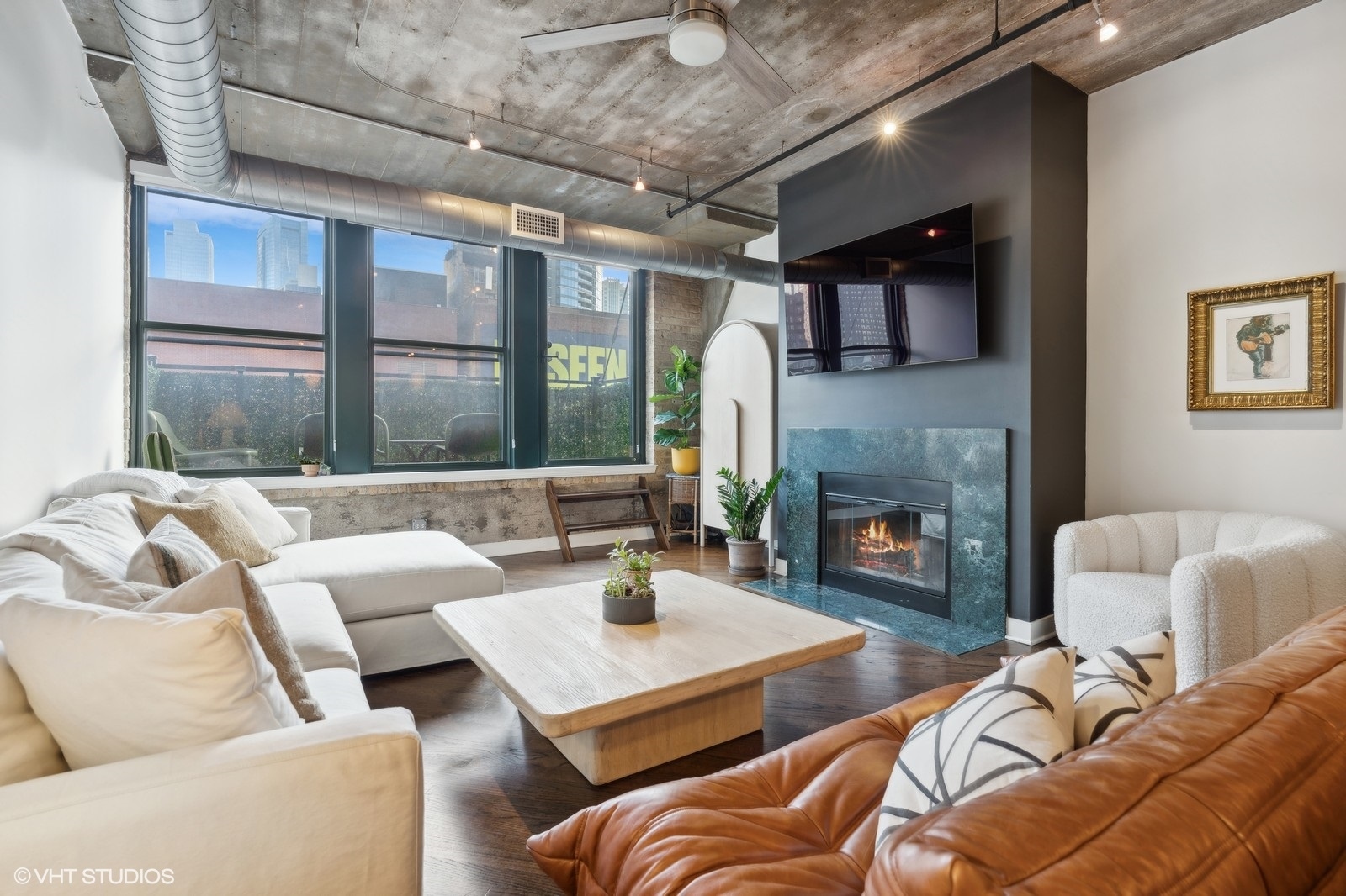411 W Ontario Street Unit: 321