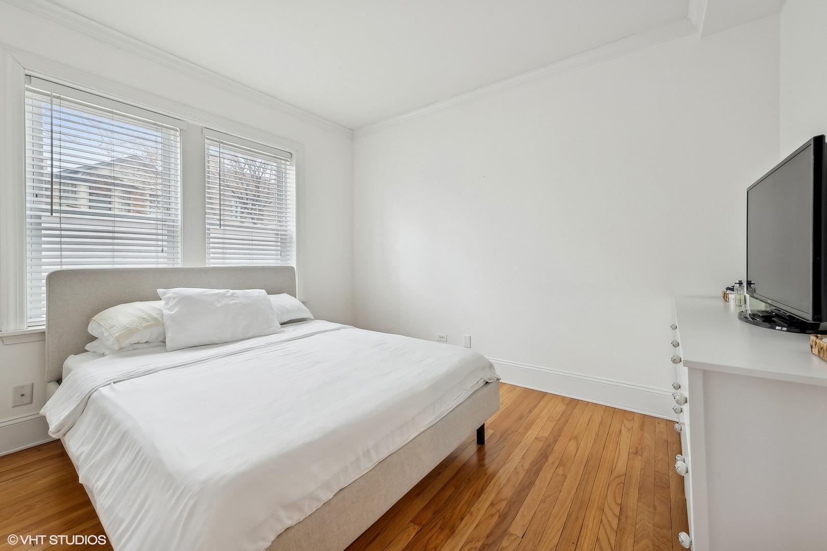 1424 W CULLOM Avenue Unit: 1