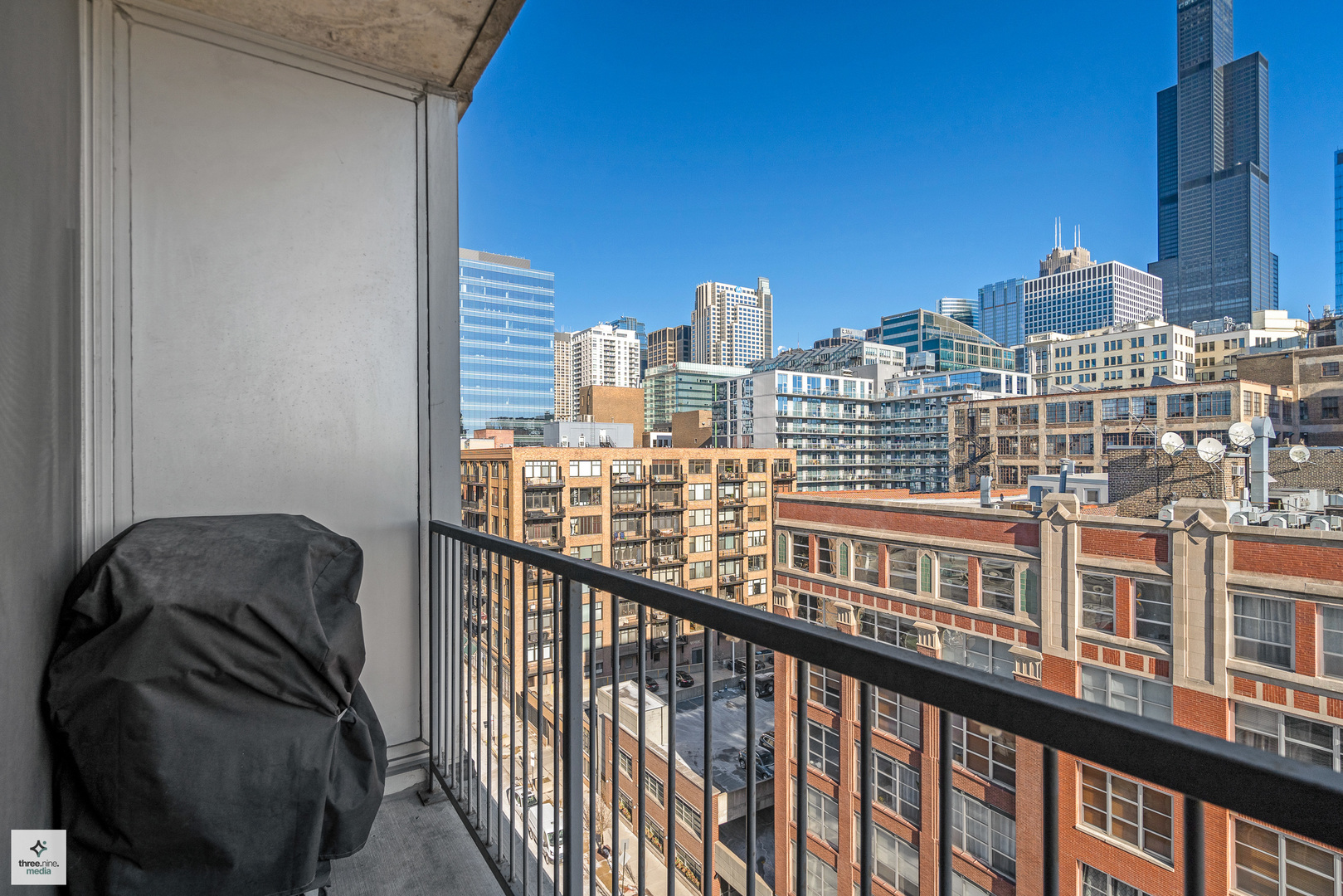 700 W Van Buren Street Unit: 1102
