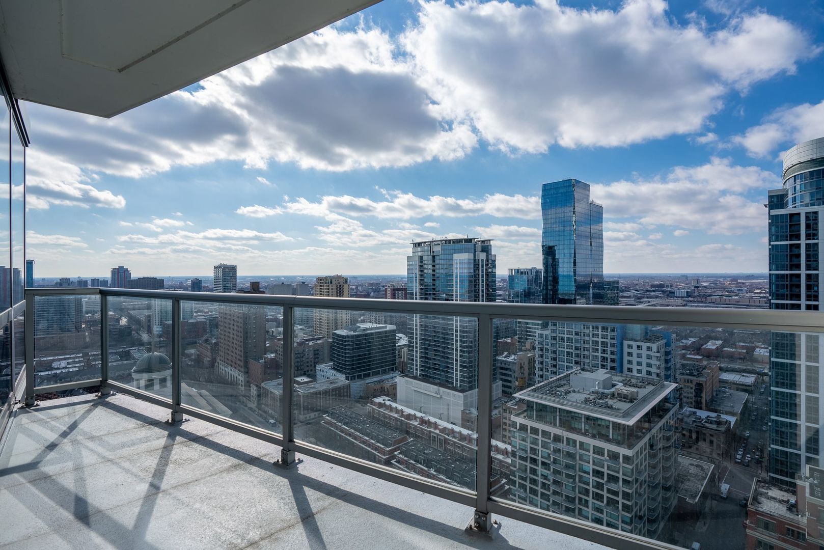 1235 S Prairie Avenue Unit: 3005