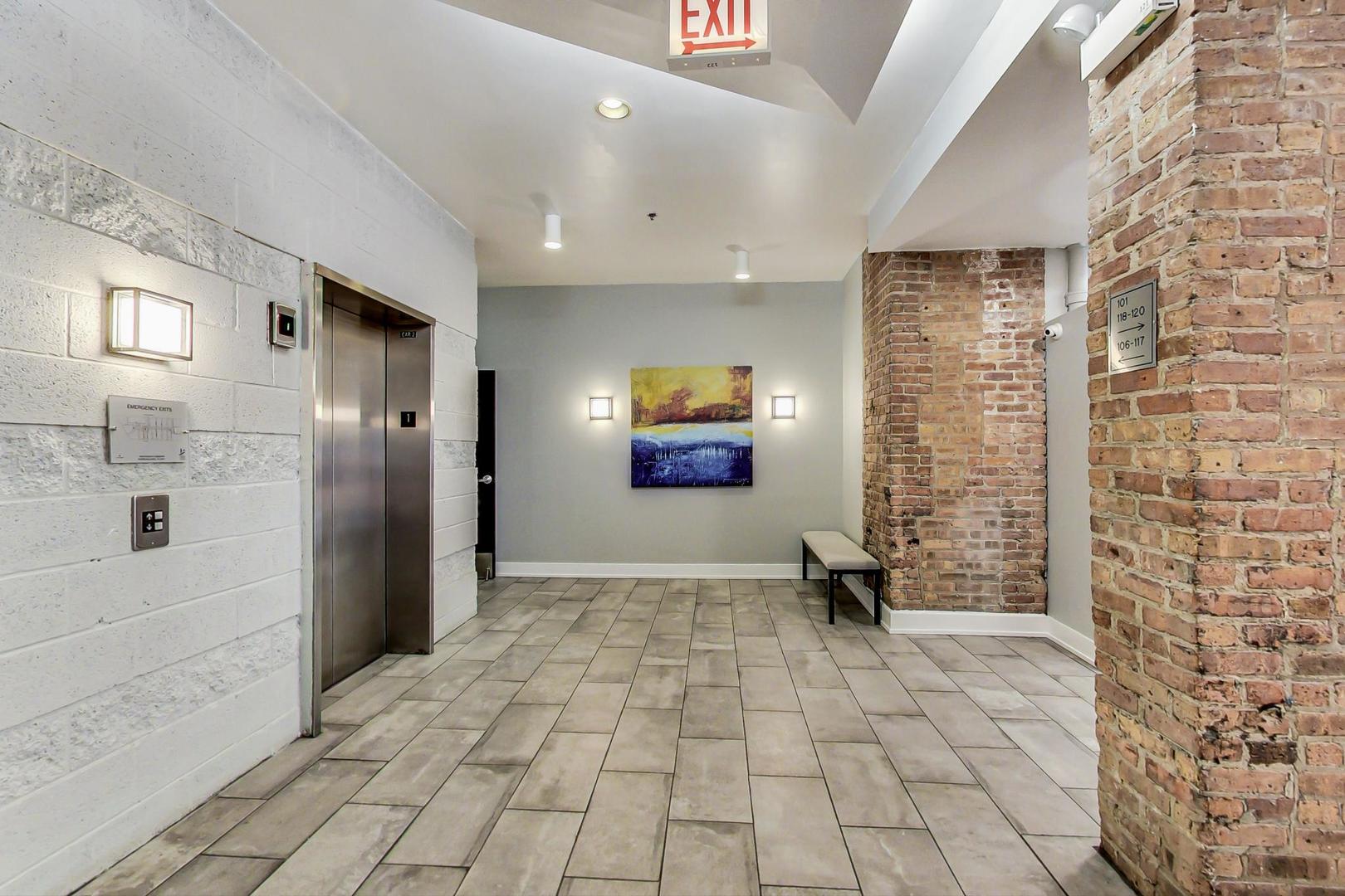 520 W Huron Street Unit: 203