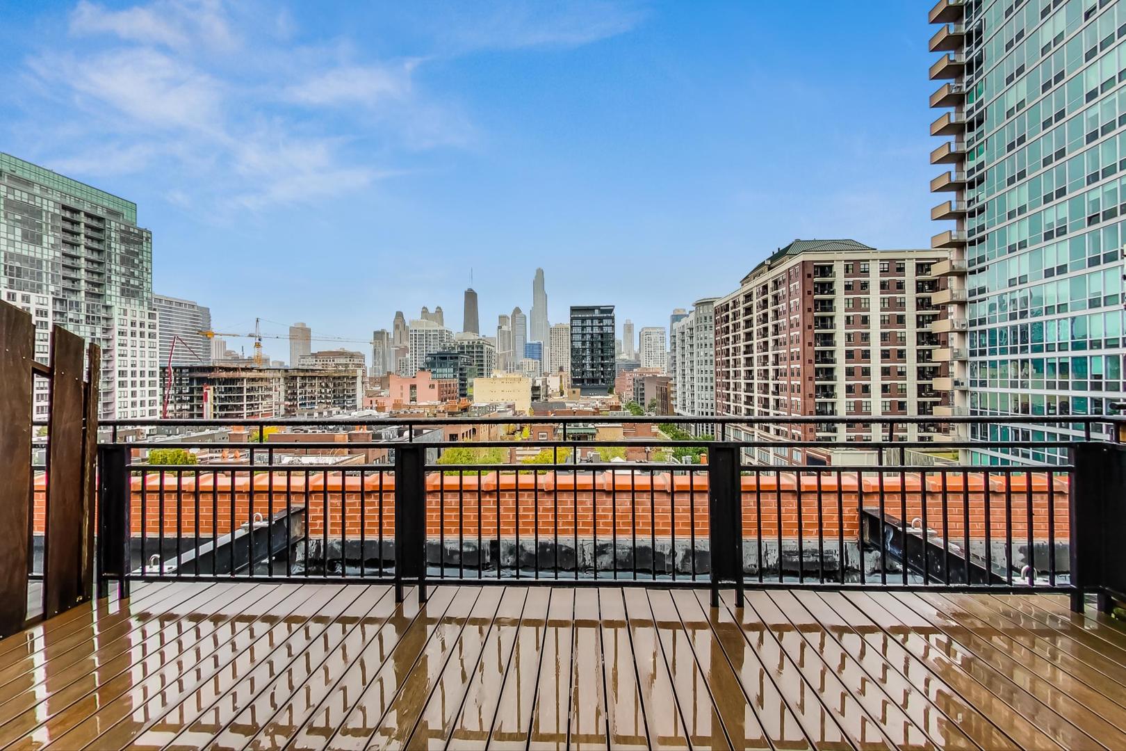 520 W Huron Street Unit: 203