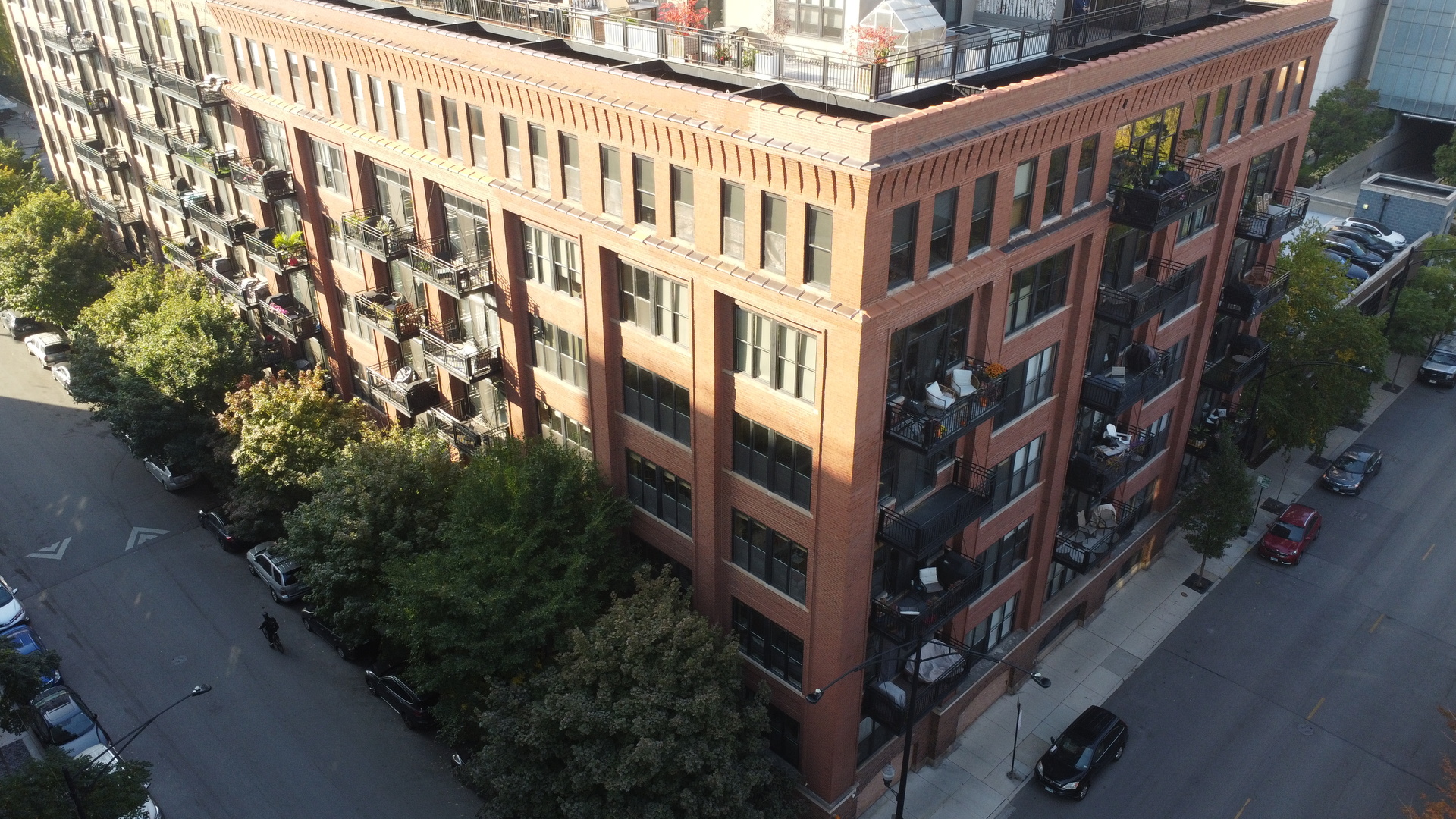 520 W Huron Street Unit: 203
