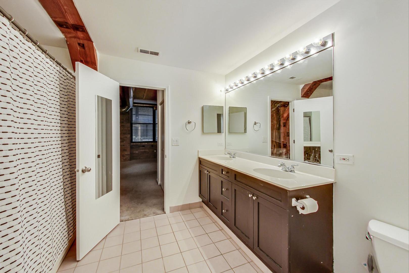 520 W Huron Street Unit: 203