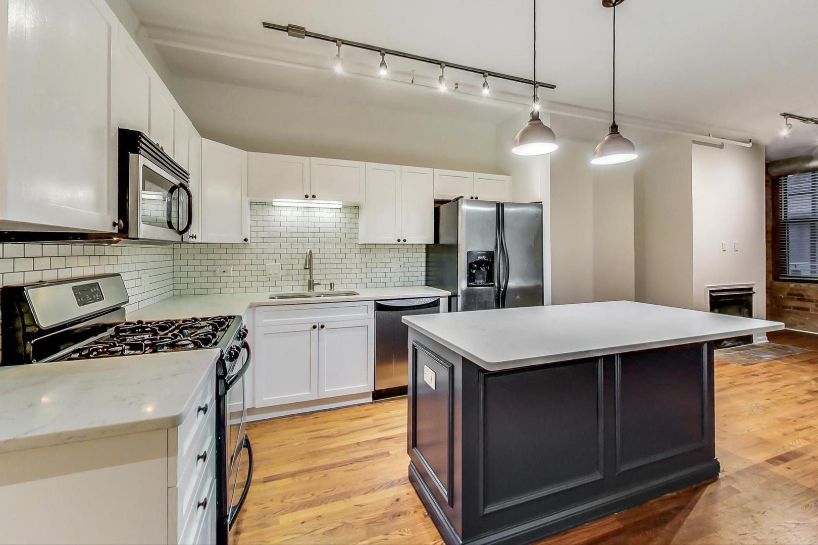 520 W Huron Street Unit: 203