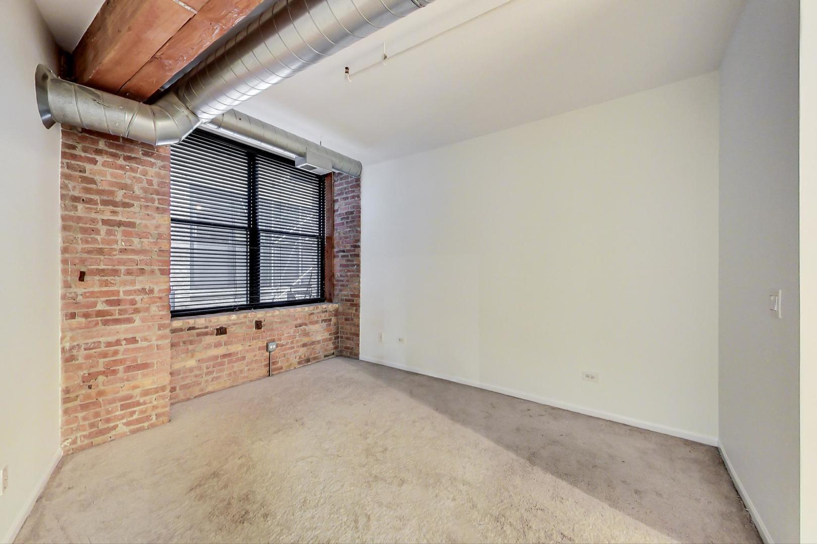 520 W Huron Street Unit: 203