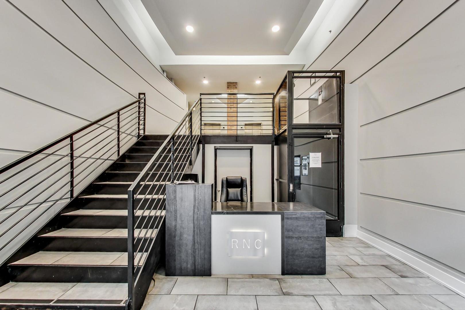 520 W Huron Street Unit: 203